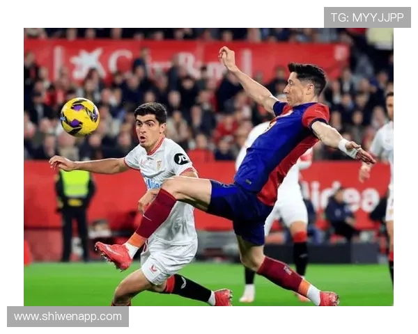 西甲赛场后防接连失误致险情莱万断球爆射破门闪电改写比分再度