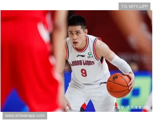 陈盈骏持球单打突破防守精准三分一箭穿心引爆全场 陈盈骏持球单打突破防守精准三分一箭穿心引爆全场