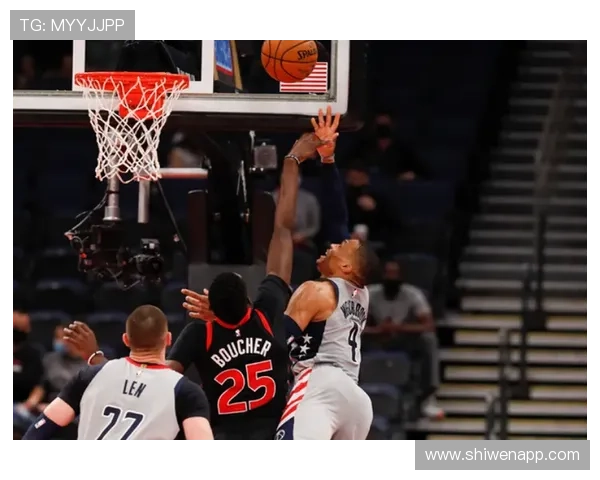 鲍威尔急停虚晃后果断三分压哨命中助力球队逆转比赛